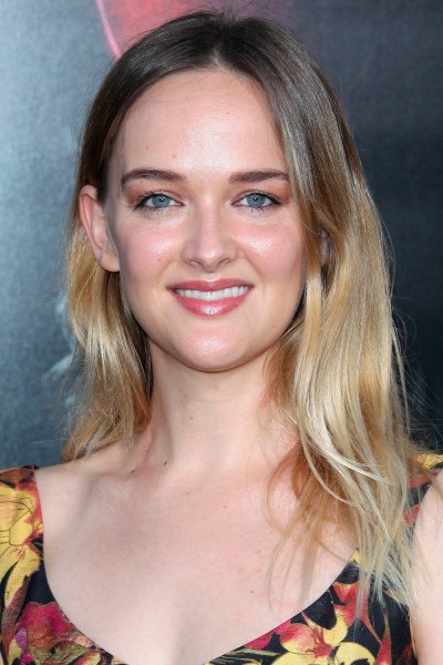 Jess Weixler profile image