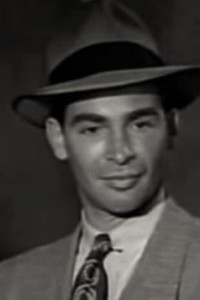 Richard Irving as Reporter (uncredited) in Miracle on 34th Street (06/1947)