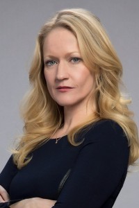 Paula Malcomson as Mrs. Everdeen in The Hunger Games: Mockingjay - Part 2 (11/2015)