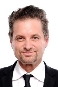 Shea Whigham as Ray Liptrapp in Season 1 (07/2016)