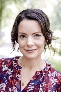 Kimberly Williams-Paisley as Claire Pierce in The Christmas Chronicles: Part Two (11/2020)