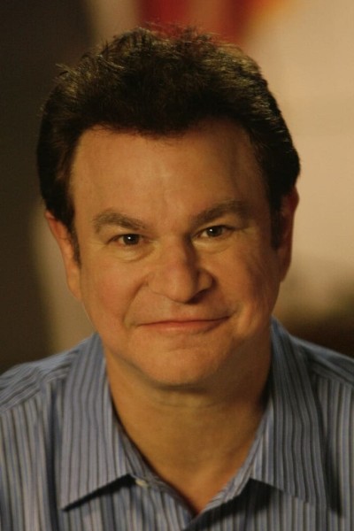 Robert Wuhl profile image