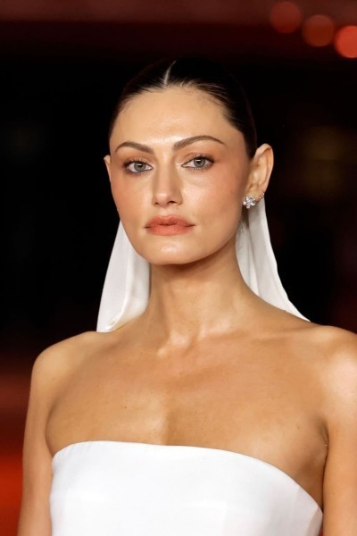 Phoebe Tonkin profile image