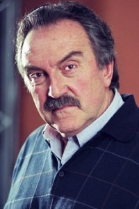 Pedro Armendáriz Jr. as Mexican Policeman in The Mexican (03/2001)