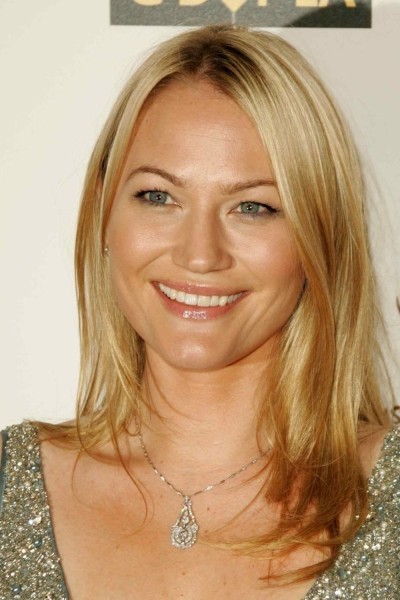 Sarah Wynter profile image