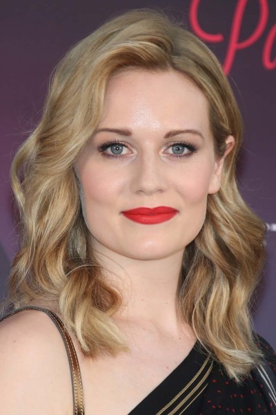 Cara Theobold profile image