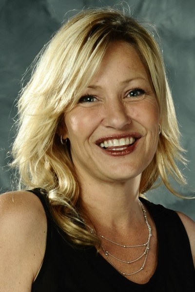 Joey Lauren Adams profile image