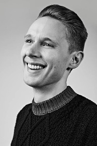 Samuel Barnett as Dirk Gently in Dirk Gently's Holistic Detective Agency (10/2016)