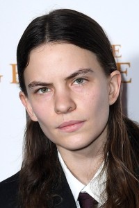 Eliot Sumner as Laura Pressfield in The Gentlemen (01/2020)