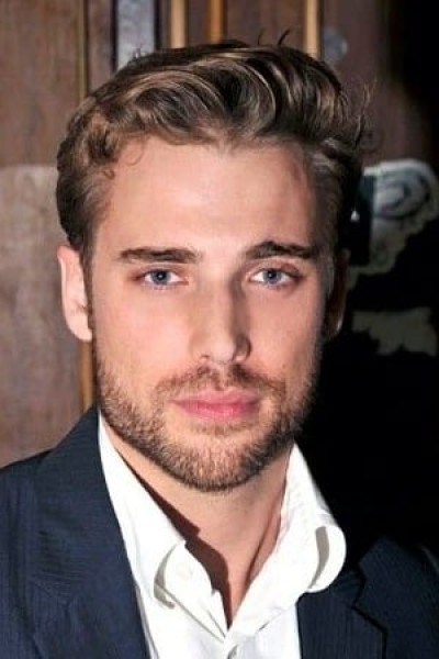 Dustin Milligan profile image