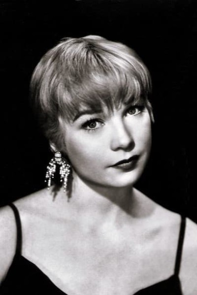 Shirley MacLaine profile image