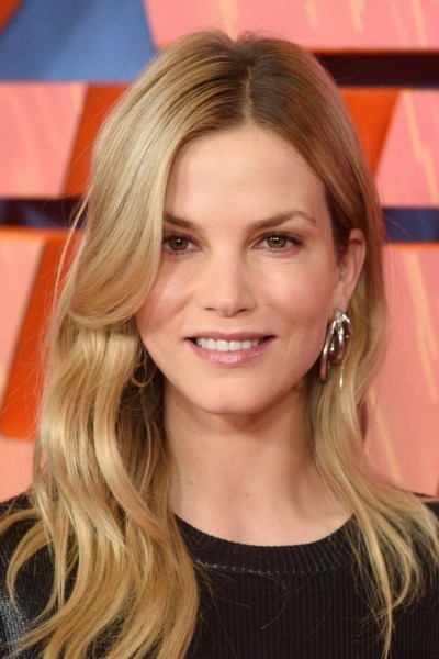 Sylvia Hoeks profile image