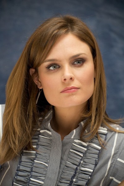 Emily Deschanel profile image