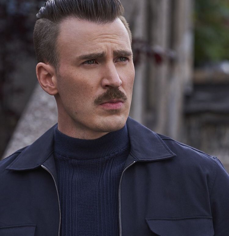 Chris Evans as Lloyd Hansen in The Gray Man (07/2022)